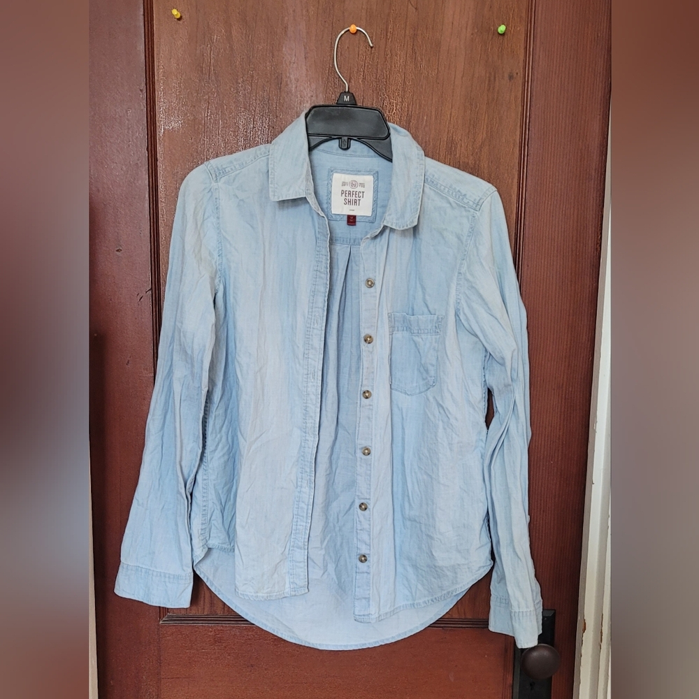 Light wash  Women Button up Shirt Medium